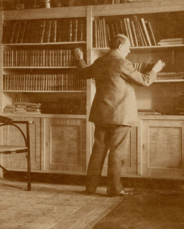 Schönberg in seiner Wohnung in der Liechtensteinstrasse 68/70, Wien 1907 Schönberg in seiner Wohnung in der Liechtensteinstrasse 68/70, Wien 1907
